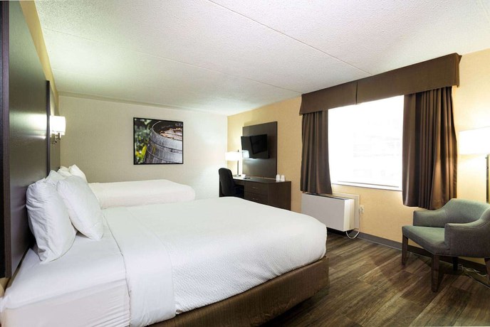 Imagen de la habitación del Hotel Days Inn By Wyndham Fallsview. Foto 8