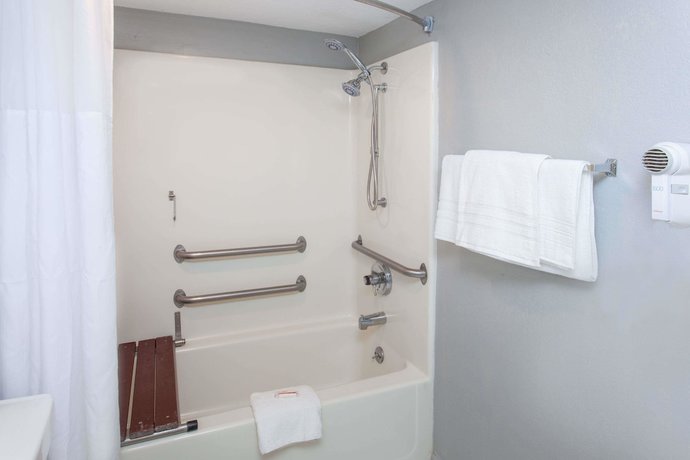 Imagen de la habitación del Hotel Days Inn By Wyndham Farmer City. Foto 8