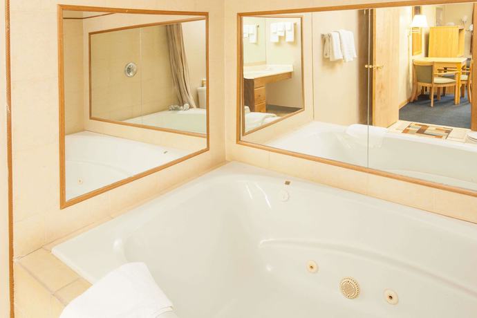 Imagen de la habitación del Hotel Days Inn By Wyndham Farmer City. Foto 12