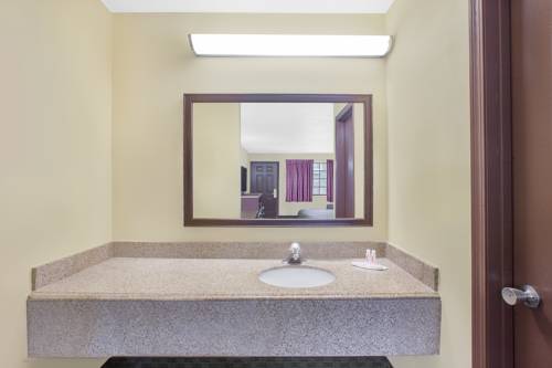 Imagen de la habitación del Hotel Days Inn By Wyndham Fayetteville. Foto 5