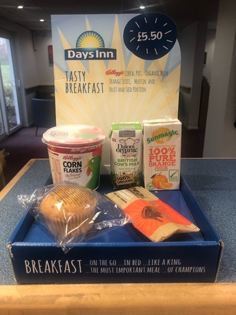 Imagen del bar/restaurante del Hotel Days Inn By Wyndham Fleet M3. Foto 2