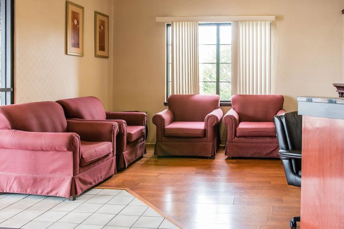 Imagen de los interiores del Hotel Days Inn By Wyndham Flint/bishop International Airport. Foto 17