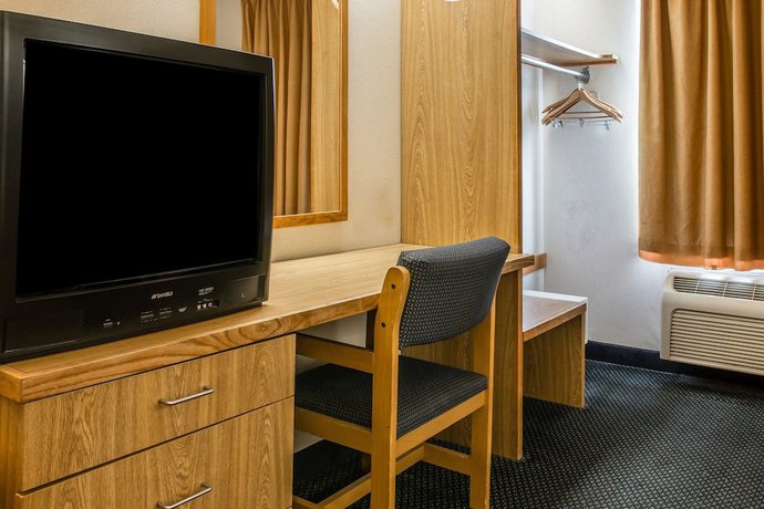 Imagen de la habitación del Hotel Days Inn By Wyndham Flint/bishop International Airport. Foto 10