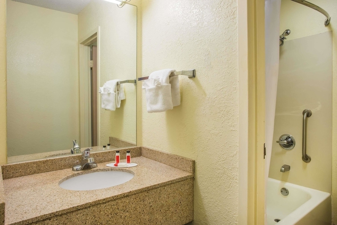 Imagen de la habitación del Hotel Days Inn By Wyndham Florence Near Civic Center. Foto 11