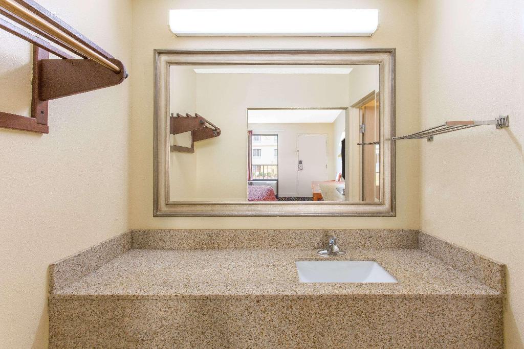 Imagen de la habitación del Hotel Days Inn By Wyndham Florence/i-95 North. Foto 4