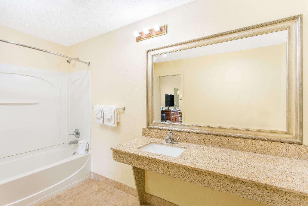 Imagen de la habitación del Hotel Days Inn By Wyndham Florence/i-95 North, Florence. Foto 5