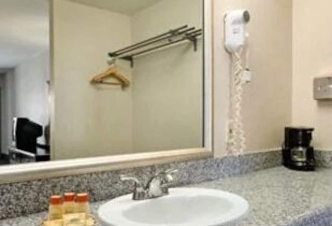 Imagen de la habitación del Hotel Days Inn By Wyndham Fontana / Rialto. Foto 11