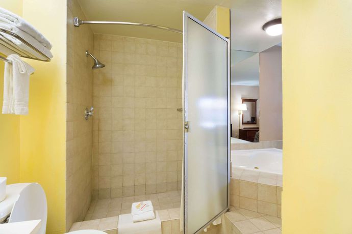 Imagen de la habitación del Hotel Days Inn By Wyndham Fontana / Rialto. Foto 12