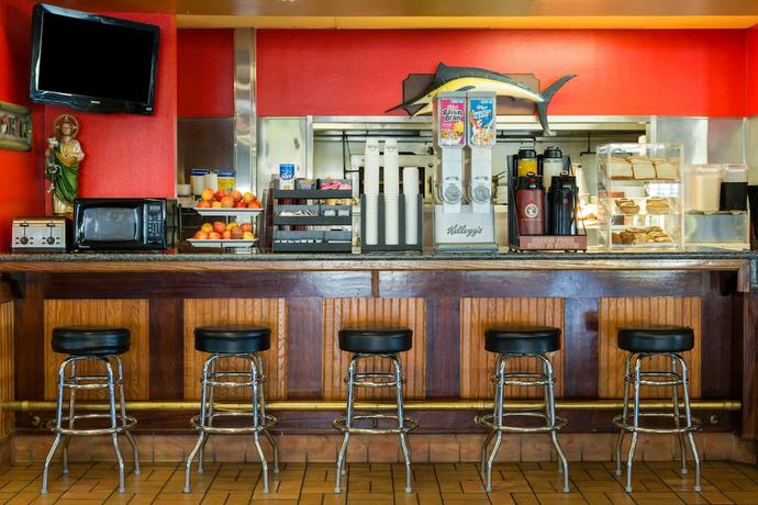 Imagen del bar/restaurante del Hotel Days Inn By Wyndham Fontana / Rialto. Foto 3