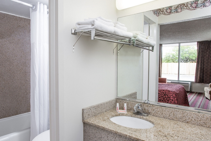 Imagen de la habitación del Hotel Days Inn By Wyndham Fort Myers. Foto 4