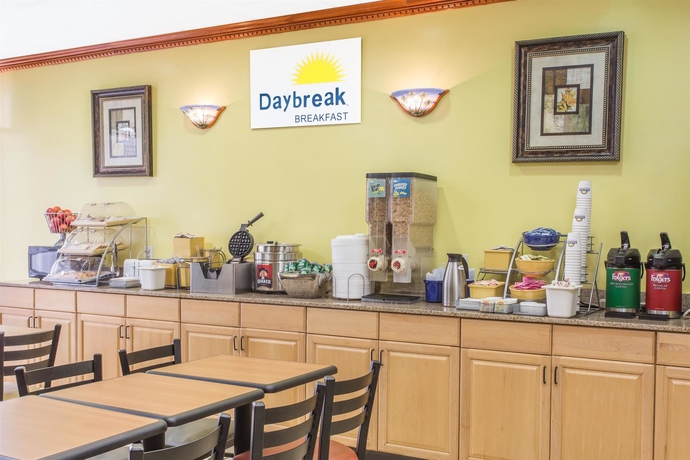Imagen del bar/restaurante del Hotel Days Inn By Wyndham Fort Myers. Foto 2