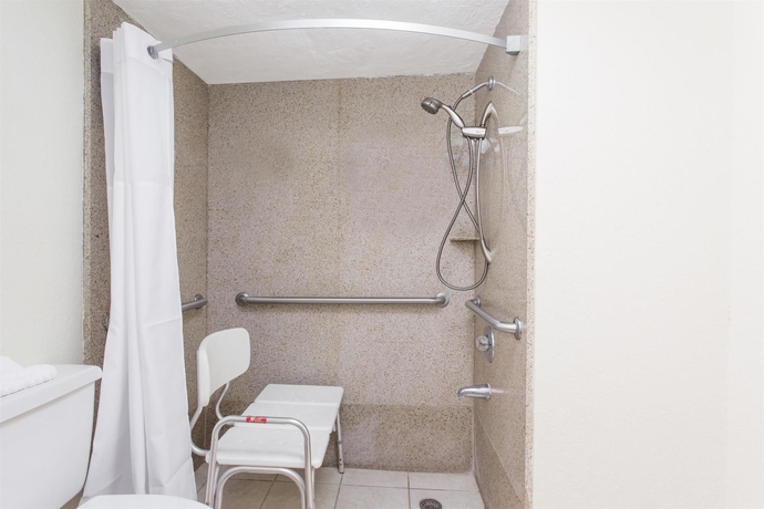 Imagen de la habitación del Hotel Days Inn By Wyndham Fort Myers. Foto 7