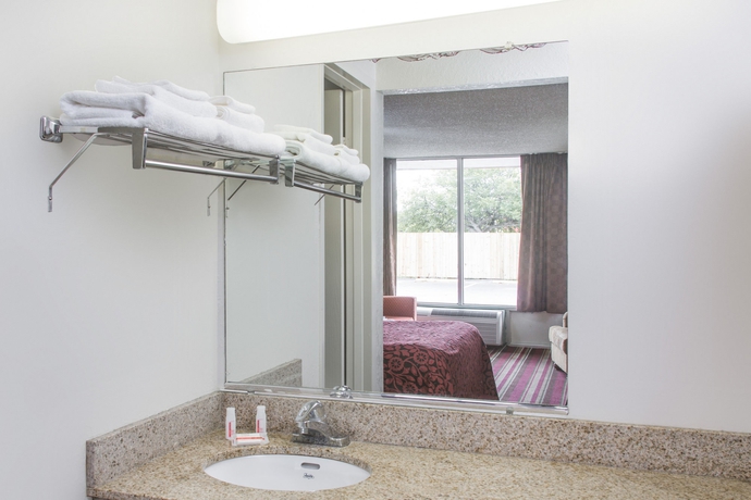 Imagen de la habitación del Hotel Days Inn By Wyndham Fort Myers. Foto 8