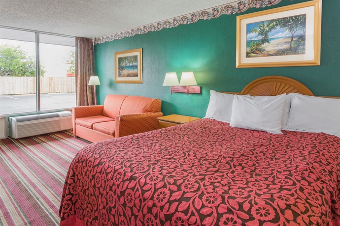 Imagen de la habitación del Hotel Days Inn By Wyndham Fort Myers. Foto 11