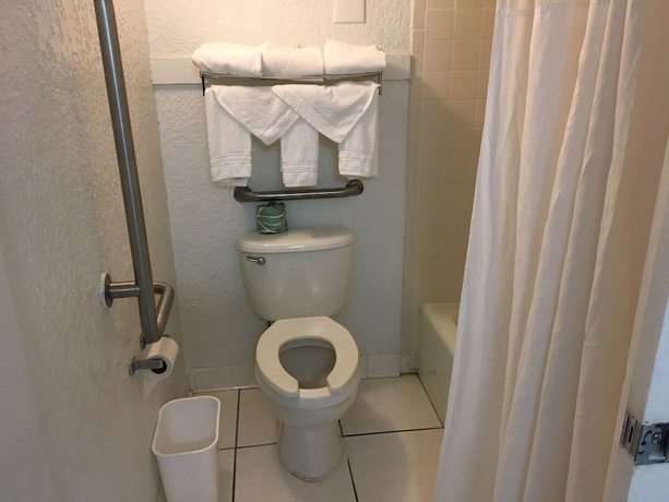 Imagen de la habitación del Hotel Days Inn By Wyndham Fort Pierce Midtown. Foto 9