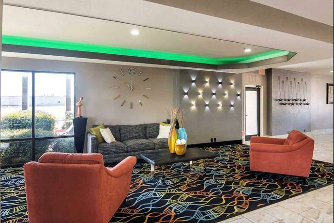 Imagen de los interiores del Hotel Days Inn By Wyndham Fort Worth North / Fossil Creek. Foto 11