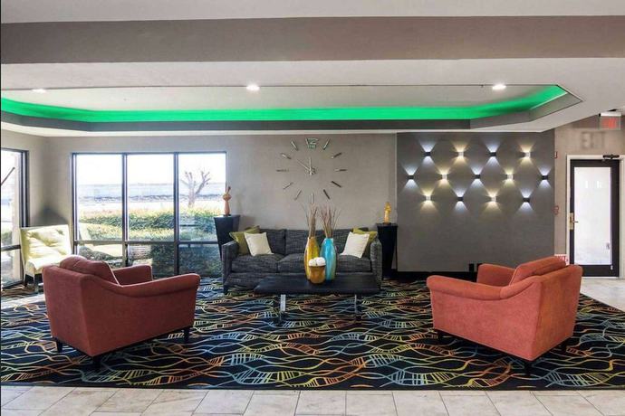 Imagen de los interiores del Hotel Days Inn By Wyndham Fort Worth North / Fossil Creek. Foto 12