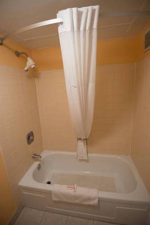 Imagen de la habitación del Hotel Days Inn By Wyndham Fort Wright Cincinnati Area. Foto 6