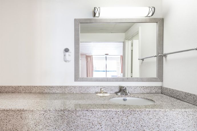 Imagen de los interiores del Hotel Days Inn By Wyndham Fredericksburg North. Foto 13