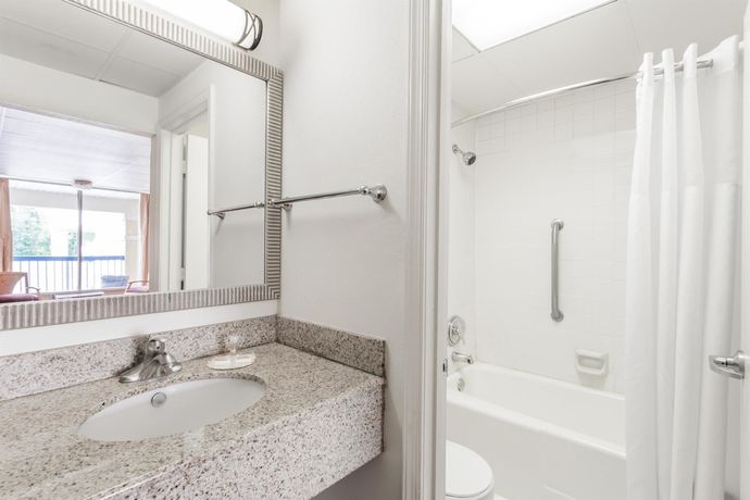Imagen de los interiores del Hotel Days Inn By Wyndham Fredericksburg North. Foto 14