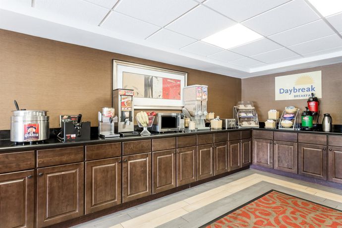 Imagen del bar/restaurante del Hotel Days Inn By Wyndham Fredericksburg North. Foto 4