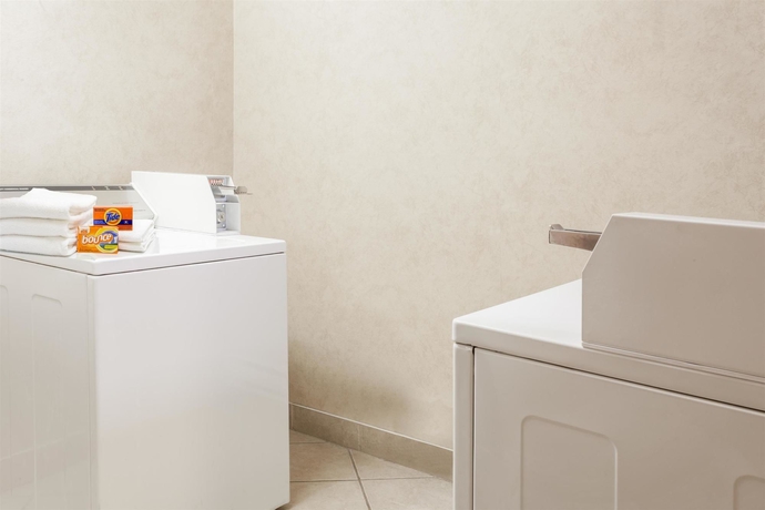 Imagen de los interiores del Hotel Days Inn By Wyndham Fredericton. Foto 9