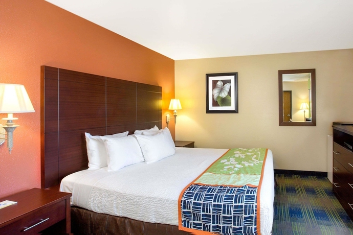 Imagen de la habitación del Hotel Days Inn By Wyndham Fremont. Foto 6
