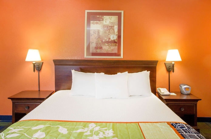 Imagen de la habitación del Hotel Days Inn By Wyndham Fremont. Foto 7