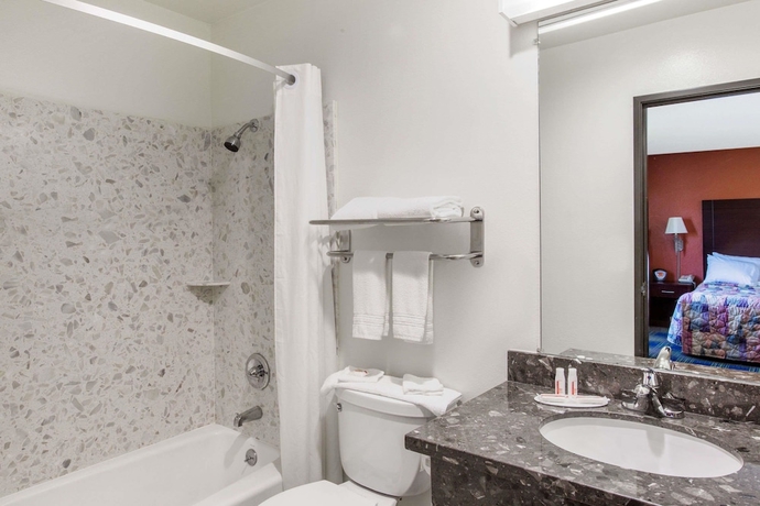 Imagen de la habitación del Hotel Days Inn By Wyndham Fremont. Foto 8