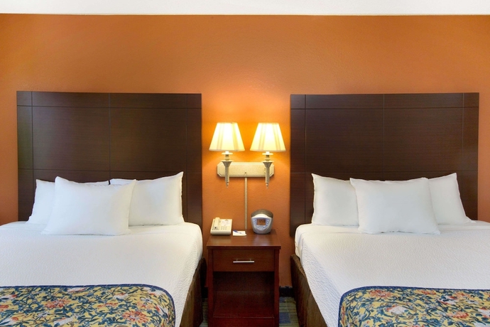 Imagen de la habitación del Hotel Days Inn By Wyndham Fremont. Foto 11