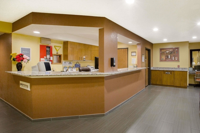 Imagen de los interiores del Hotel Days Inn By Wyndham Fremont. Foto 14