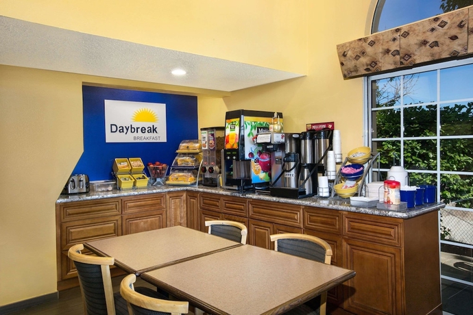 Imagen del bar/restaurante del Hotel Days Inn By Wyndham Fremont. Foto 5