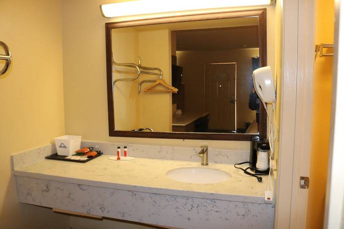 Imagen de la habitación del Hotel Days Inn By Wyndham Fresno South. Foto 5