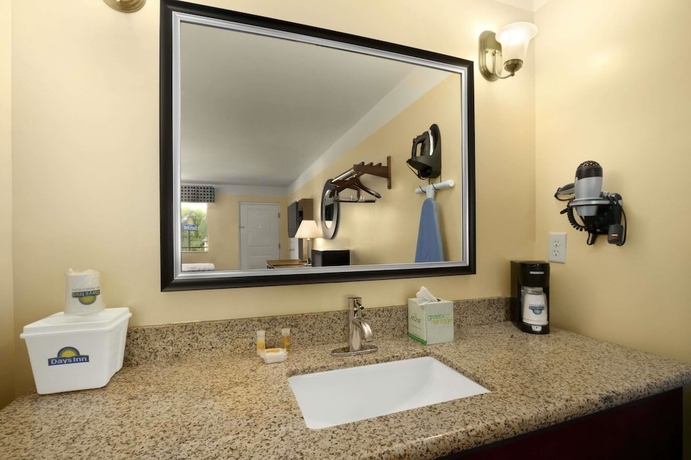 Imagen de la habitación del Hotel Days Inn By Wyndham Fultondale. Foto 13