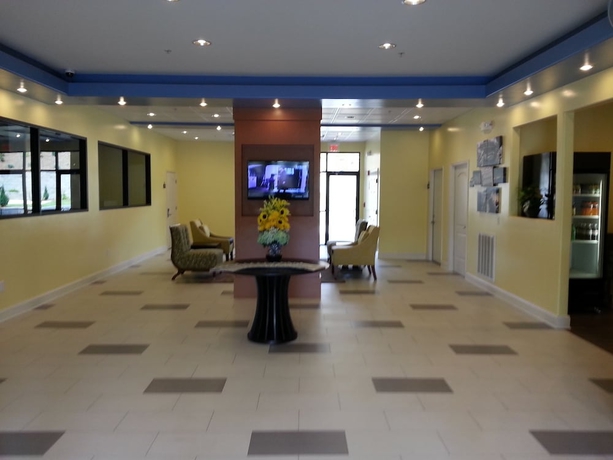 Imagen de los interiores del Hotel Days Inn By Wyndham Fultondale. Foto 14