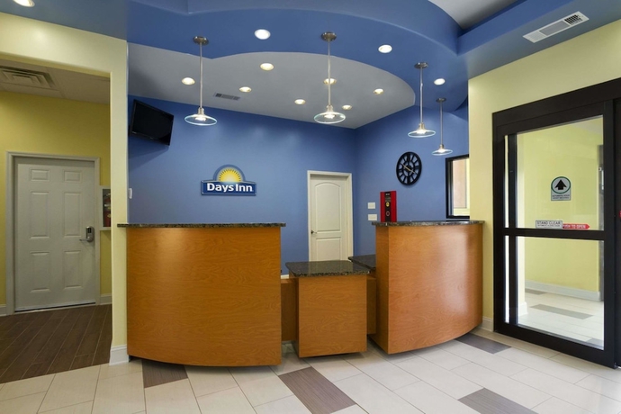 Imagen de los interiores del Hotel Days Inn By Wyndham Fultondale. Foto 16