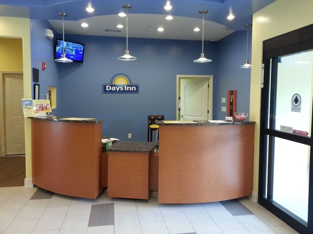 Imagen de los interiores del Hotel Days Inn By Wyndham Fultondale. Foto 17