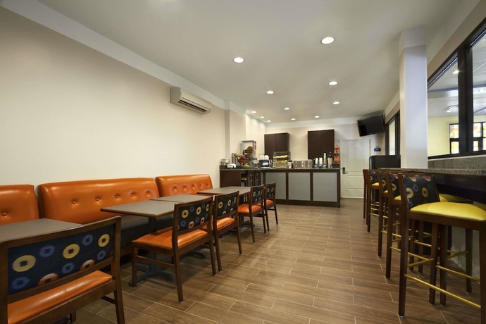 Imagen del bar/restaurante del Hotel Days Inn By Wyndham Fultondale. Foto 4