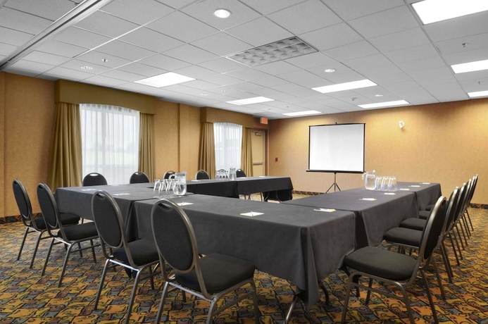 Imagen de los interiores del Hotel Days Inn By Wyndham Fultondale. Foto 19