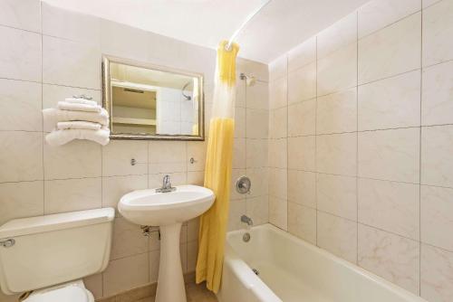 Imagen de la habitación del Hotel Days Inn By Wyndham Gainesville. Foto 17