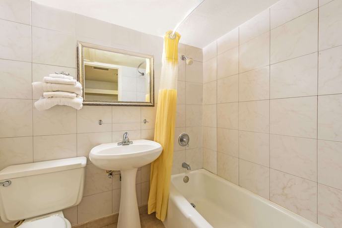 Imagen de la habitación del Hotel Days Inn By Wyndham Gainesville. Foto 7