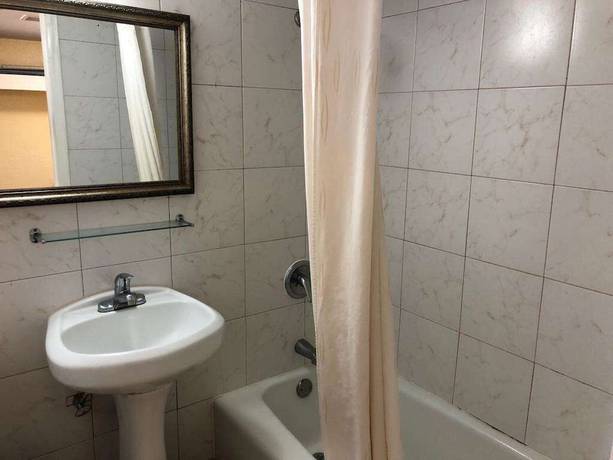 Imagen de la habitación del Hotel Days Inn By Wyndham Gainesville. Foto 11