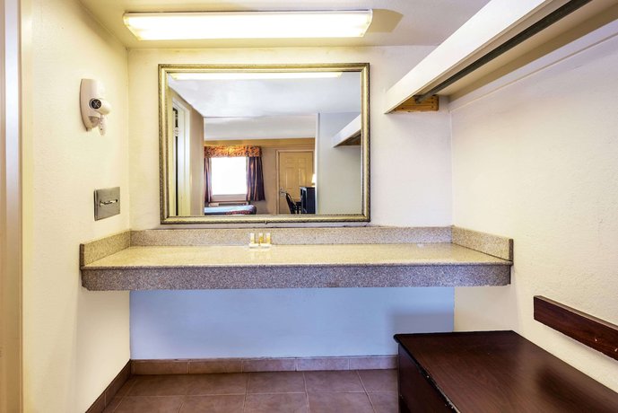 Imagen de la habitación del Hotel Days Inn By Wyndham Gainesville. Foto 17