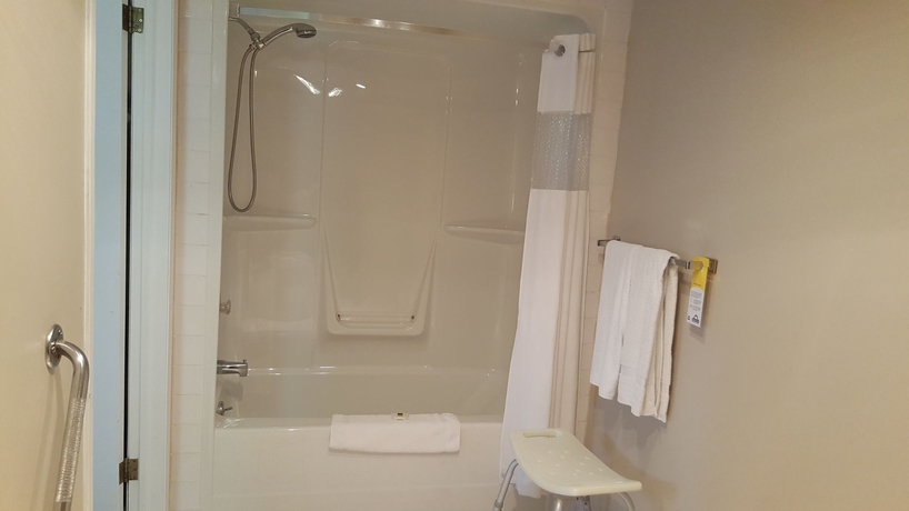 Imagen de la habitación del Hotel Days Inn By Wyndham Golden. Foto 8