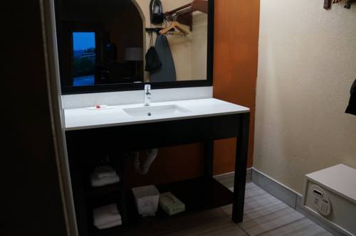 Imagen de la habitación del Hotel Days Inn By Wyndham Goodlettsville. Foto 14