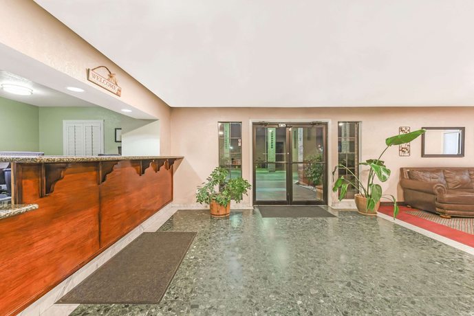 Imagen de los interiores del Hotel Days Inn By Wyndham Granbury. Foto 18