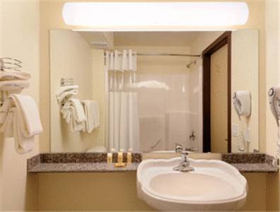 Imagen de la habitación del Hotel Days Inn By Wyndham Grande Prairie. Foto 9