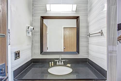 Imagen de la habitación del Hotel Days Inn By Wyndham Great Lakes - N. Chicago. Foto 2