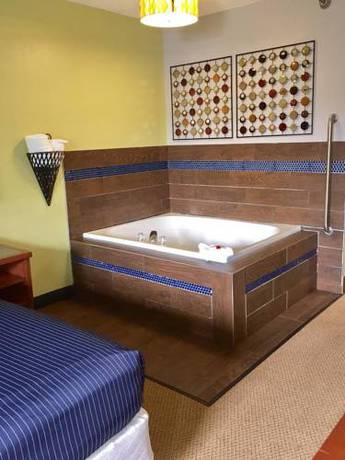 Imagen de la habitación del Hotel Days Inn By Wyndham Great Lakes - N. Chicago. Foto 4