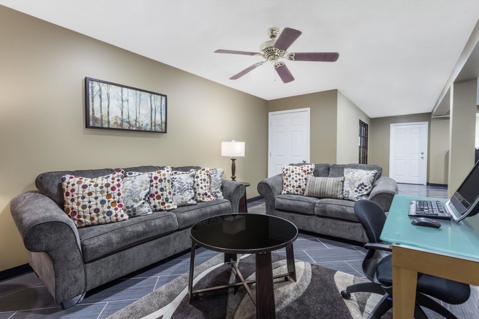 Imagen de los interiores del Hotel Days Inn By Wyndham Greensboro Airport. Foto 11